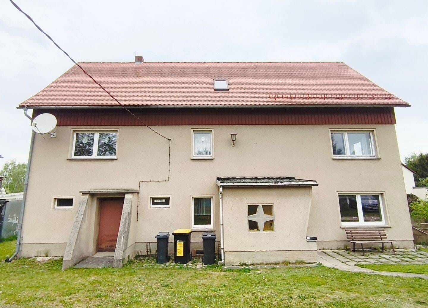Immobilie in Schmölln-Putzkau - Ein-Zweifamilienhaus mit großem Grundstück und Garage in Putzkau - Bild 1