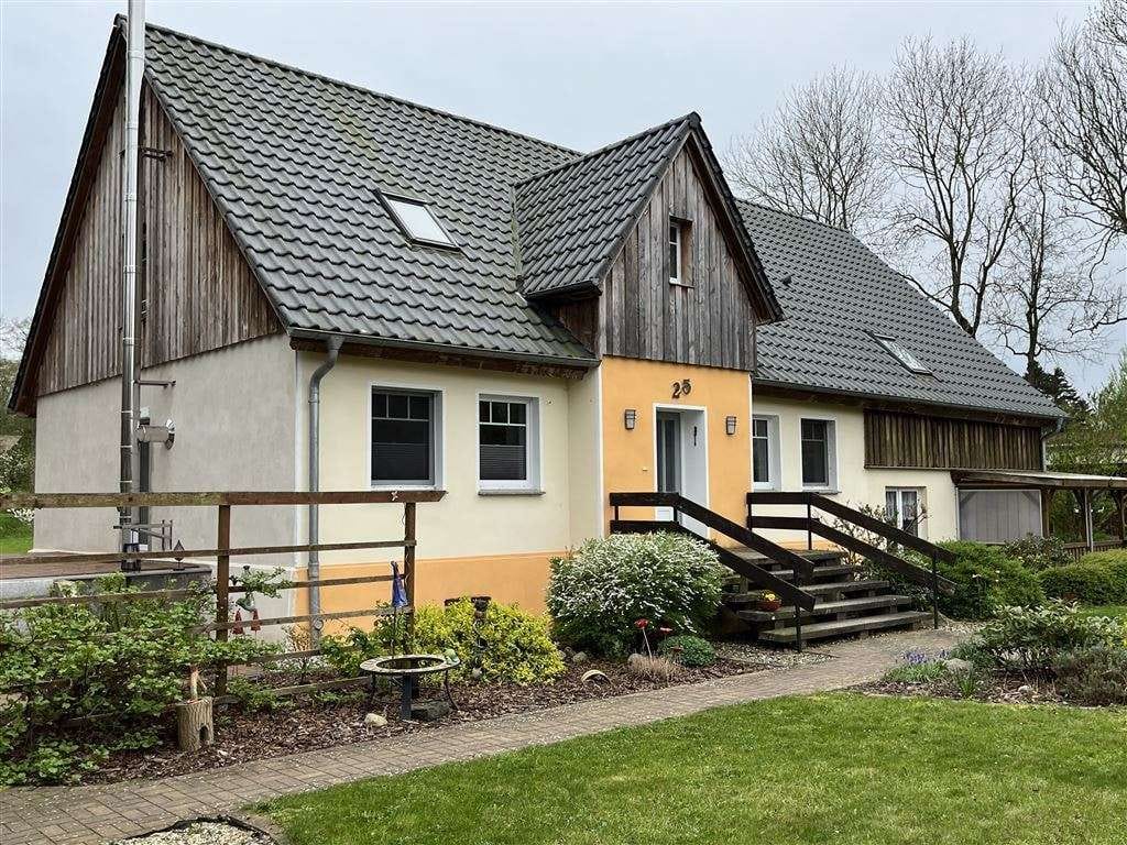 Immobilie in Bützow - Einfamilienhaus  - Schlossblick, großem Grundstück und viel Nebengelass - Bild 2