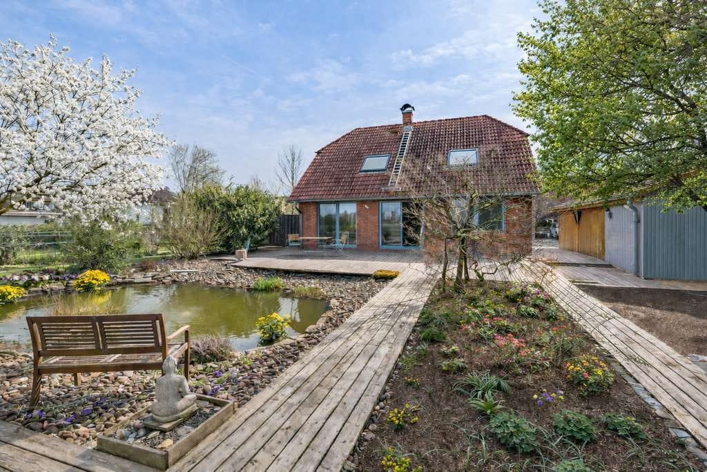 Immobilie in Lüdersfeld - Ein Platz zum Durchatmen
Modernes Haus mit traumhaftem Garten - Bild 1