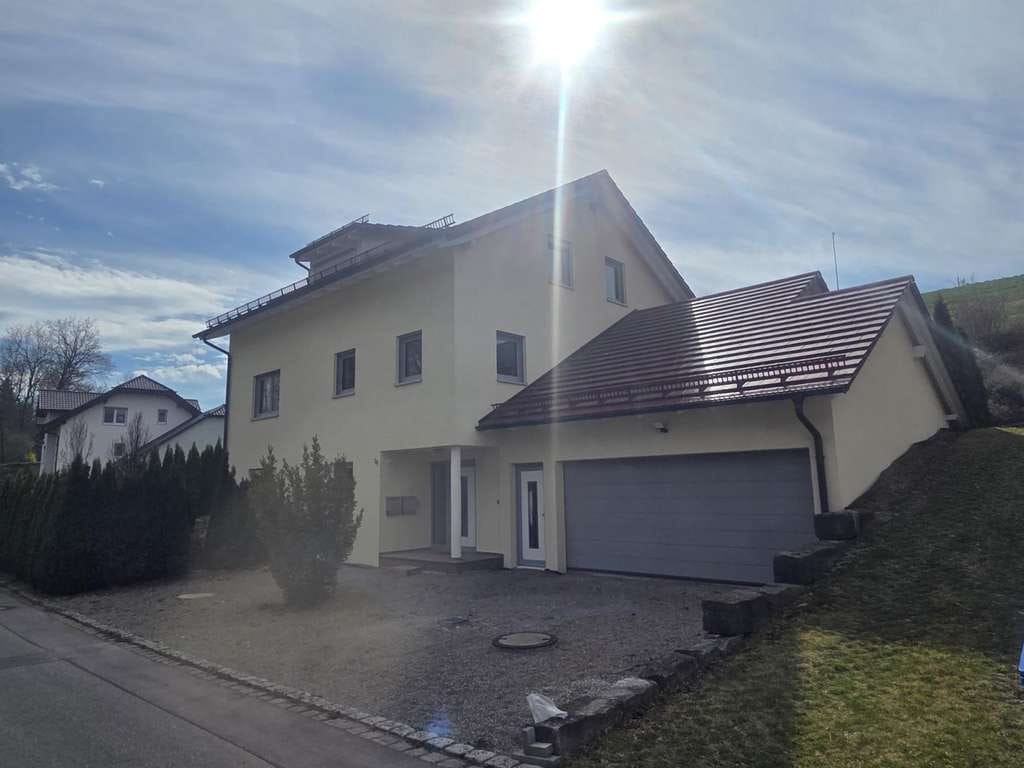 Immobilie in Ochsenhausen - Neuwertiges - massives, modernes Wohnhaus mit ELW bei Ochsenhausen - Bild 0