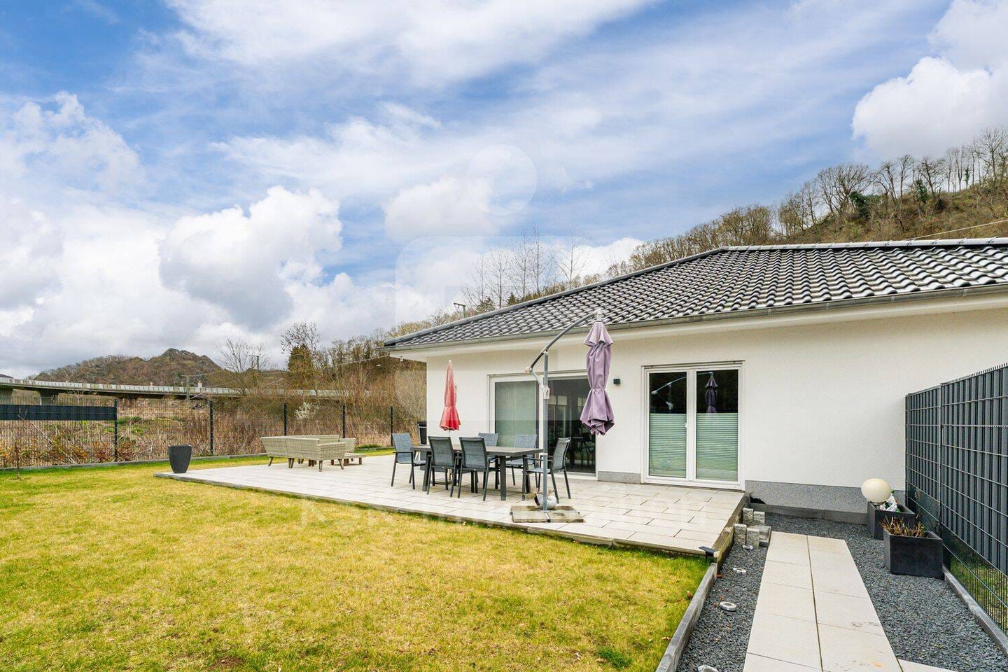 Immobilie in Altenahr - Moderner Bungalow mit großzügigem Grundstück! - Bild 2