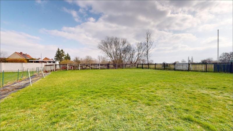 Immobilie in Leuna - LEUNA: BAUERNHAUS mit großzügigem Grundstück 2080 m2. - Bild 0