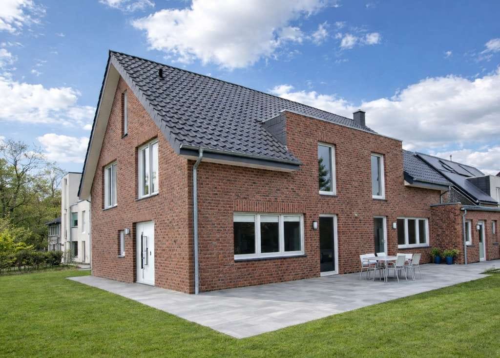 Immobilie in Versmold - Neubau von 2020 in Massivbauweise | Wohnhaus mit Einliegerwohnung | in Toplage am Aabachtal - Bild 1