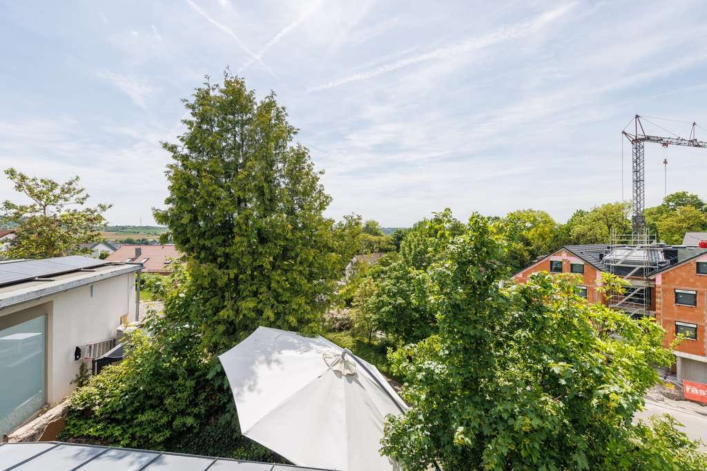 Immobilie in Remseck am Neckar - Einfamilienhaus mit Einliegerwohnung in ruhiger Privatlage in Remseck! - Bild 1