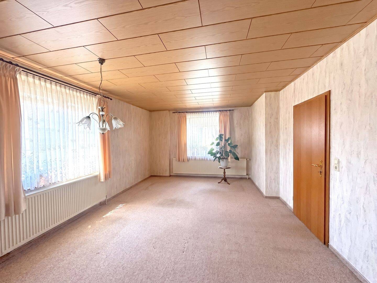 Immobilie in Amt Creuzburg - Familienfreundliches Ein- bis Zweifamilienhaus  - Ruhig gelegen mit großem Grundstück und viel Potenzial - Bild 3