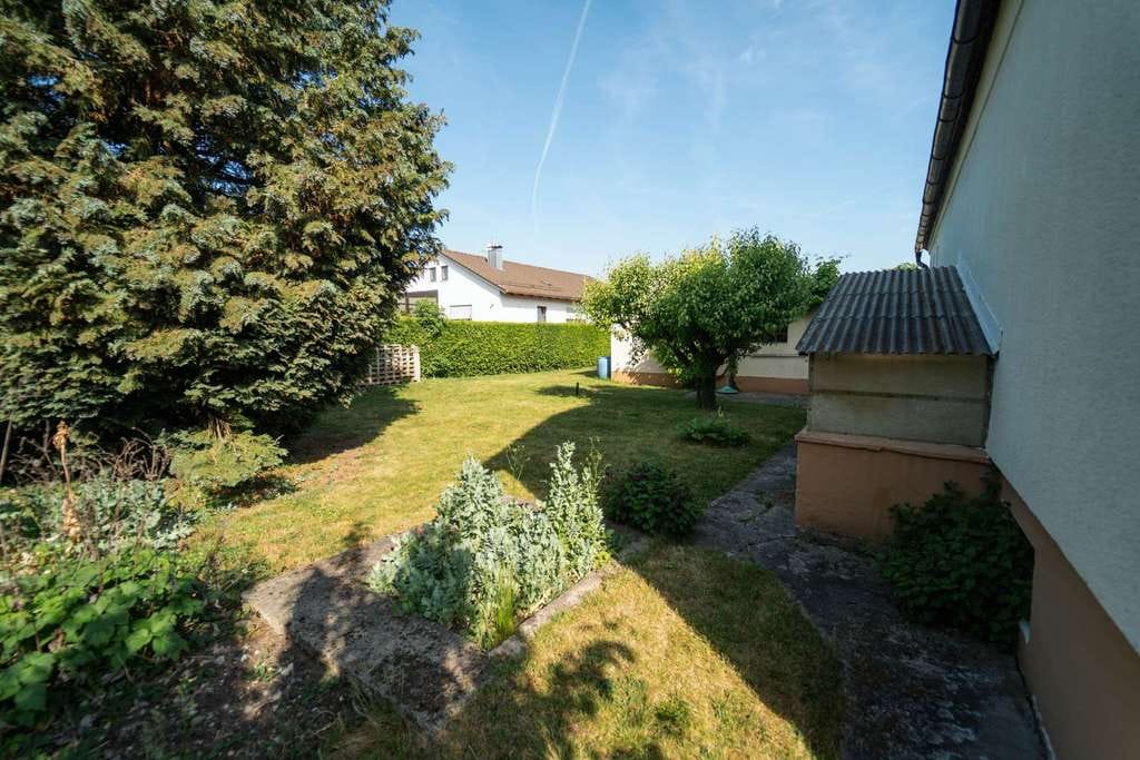 Immobilie in Pilsting - *** Sanierungsbedürftiges Einfamilienhaus in zentraler Lage *** - Bild 3