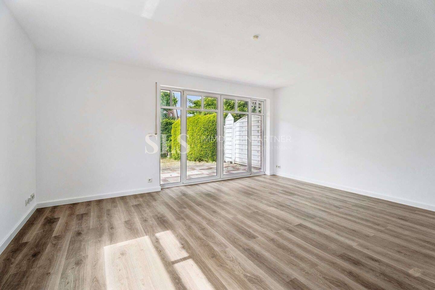 Immobilie in Raesfeld - Wohnen wie im eigenen Haus - bezugsfreie Maisonette mit Garten, Garage und Privatzugang in Raesfeld - Bild 2