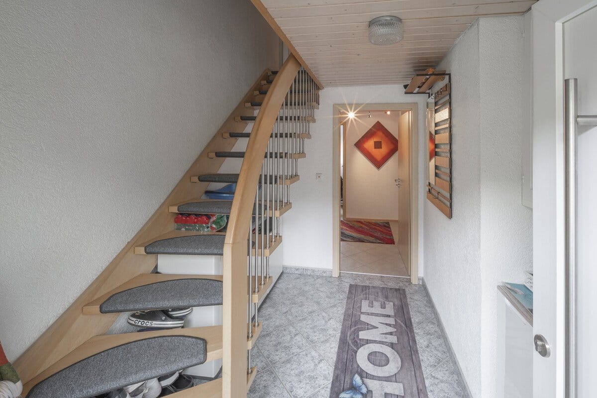 Immobilie in Unterkirnach - Wohnen wie im eigenen Haus -6,5-Zimmer-Eigentumswohnung - Bild 4