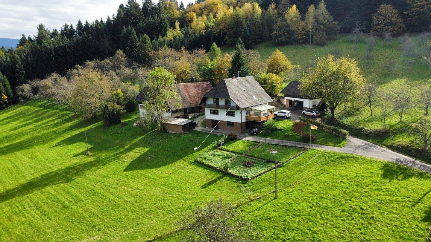 Immobilie in Biberach - Schickes Schwarzwaldhaus mit Nebengebäuden und großem Grundstück in traumhafter Hanglage bei Biberach - Bild 0