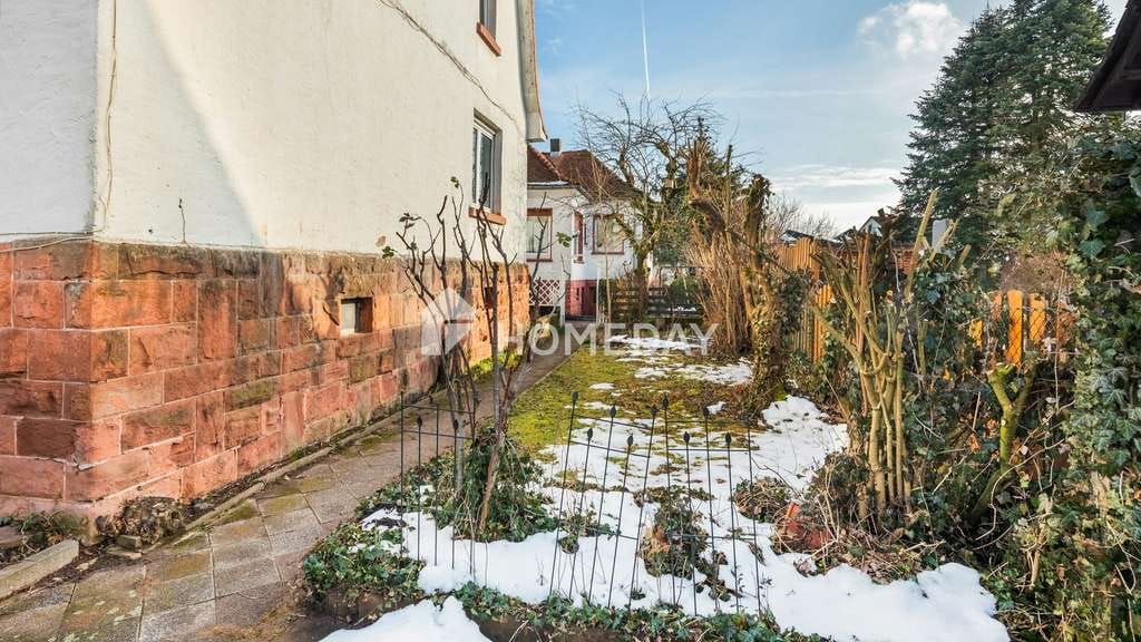 Immobilie in Gründau - Großzügiges Zweifamilienhaus mit 8 Zimmern und Garten in ruhiger Lage - Bild 1