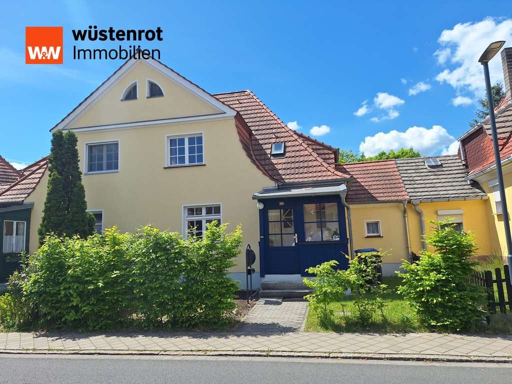 Immobilie in Gräfenhainichen - Charmantes Reihenmittelhaus mit schönem Garten in zentraler Wohnlage von Zschornewitz - Bild 0