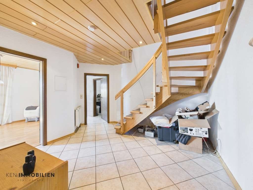 Immobilie in Ramstein-Miesenbach - Großzügiges Wohnhaus mit zwei Wohngeschossen und separater Kellerwohnung in Ramstein-Miesenbach - Bild 1