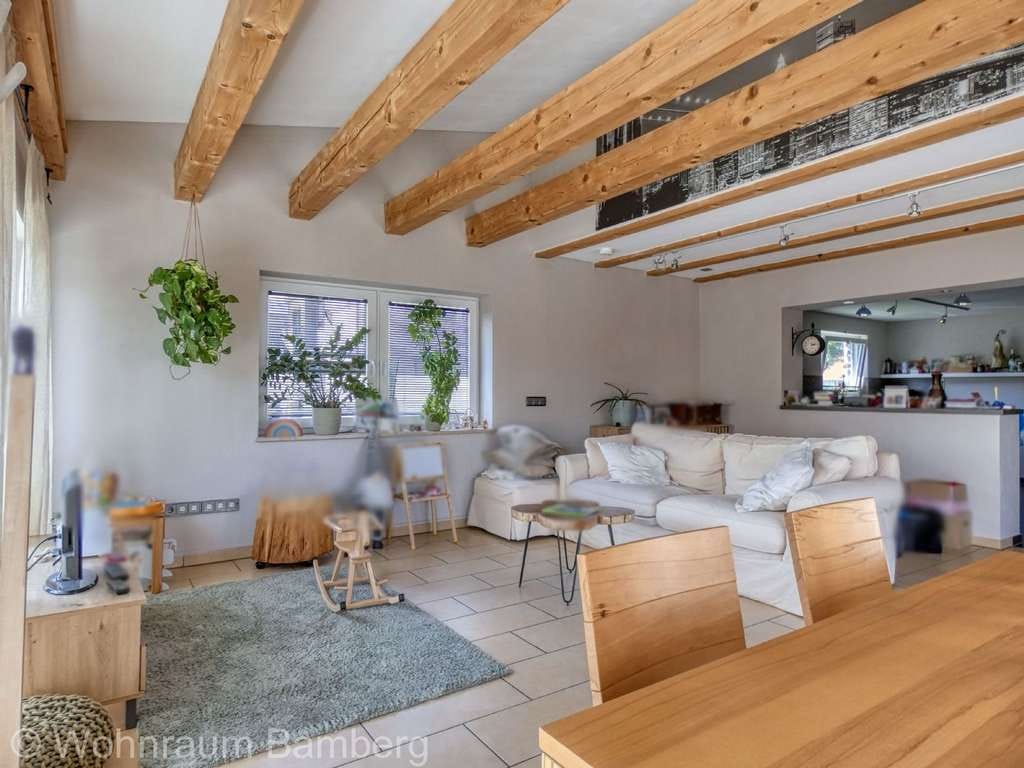 Immobilie in Memmelsdorf - Umfangreich saniertes Wohnhaus mit ca. 260 m² Wohnfläche in ruhiger Ortsrandlage - Memmelsdorf - OT - Bild 3