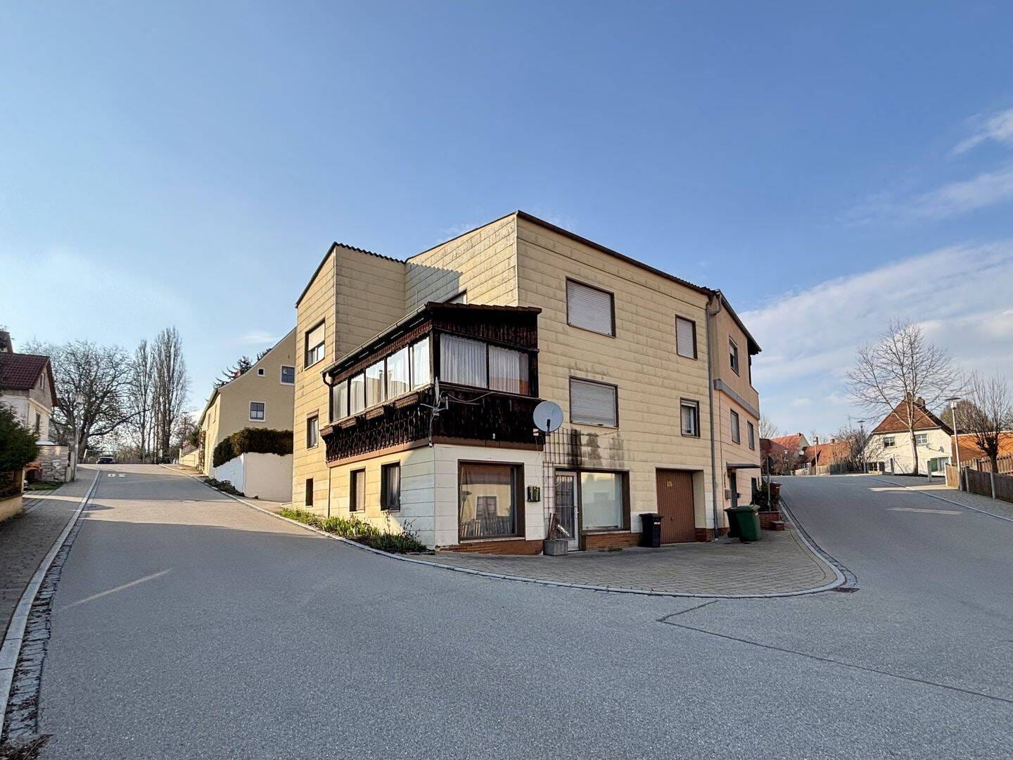 Immobilie in Heidenheim - Mehrfamilienhaus mit 3 Wohneinheiten und 3 Garagen - Bild 0