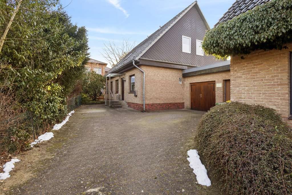 Immobilie in Schneverdingen - Charmanter Massivbungalow mit Aufstockung und separater Dachgeschosswohnung - Bild 2