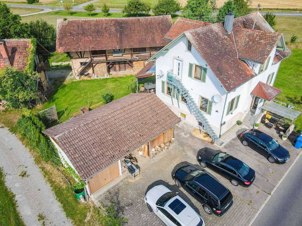 Immobilie in Salem - GROSSZÜGIGES WOHNHAUS MIT AKTUELL 3 WOHNUNGEN - Bild 2