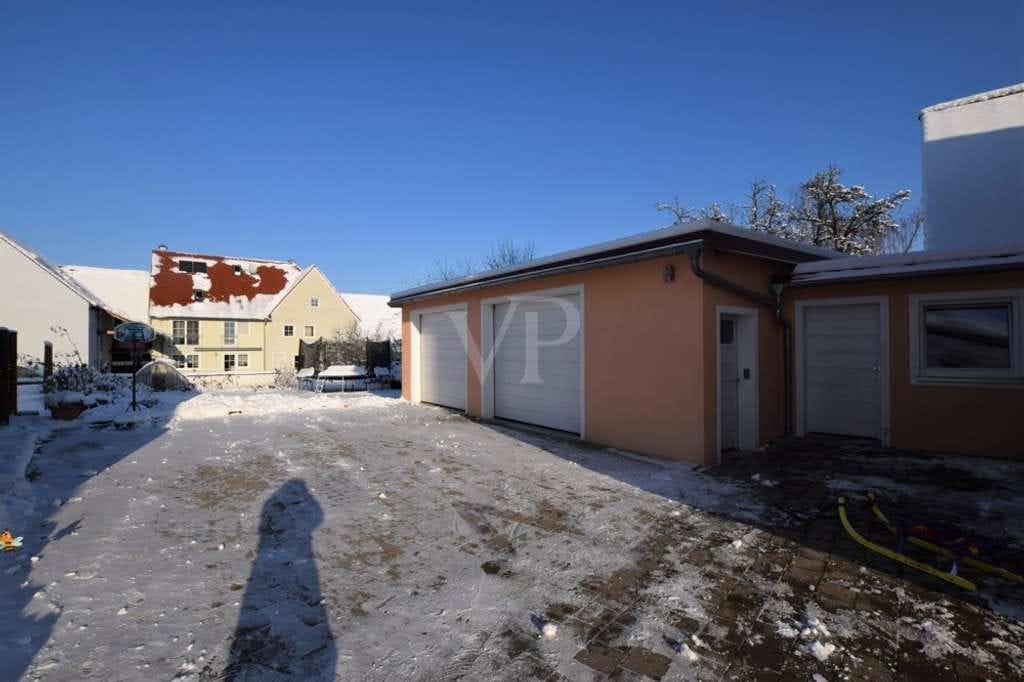 Immobilie in Wolframs-Eschenbach - Großzügiges Zweifamilienhaus mit Doppelgarage, Garten und vielen Extras - Bild 2