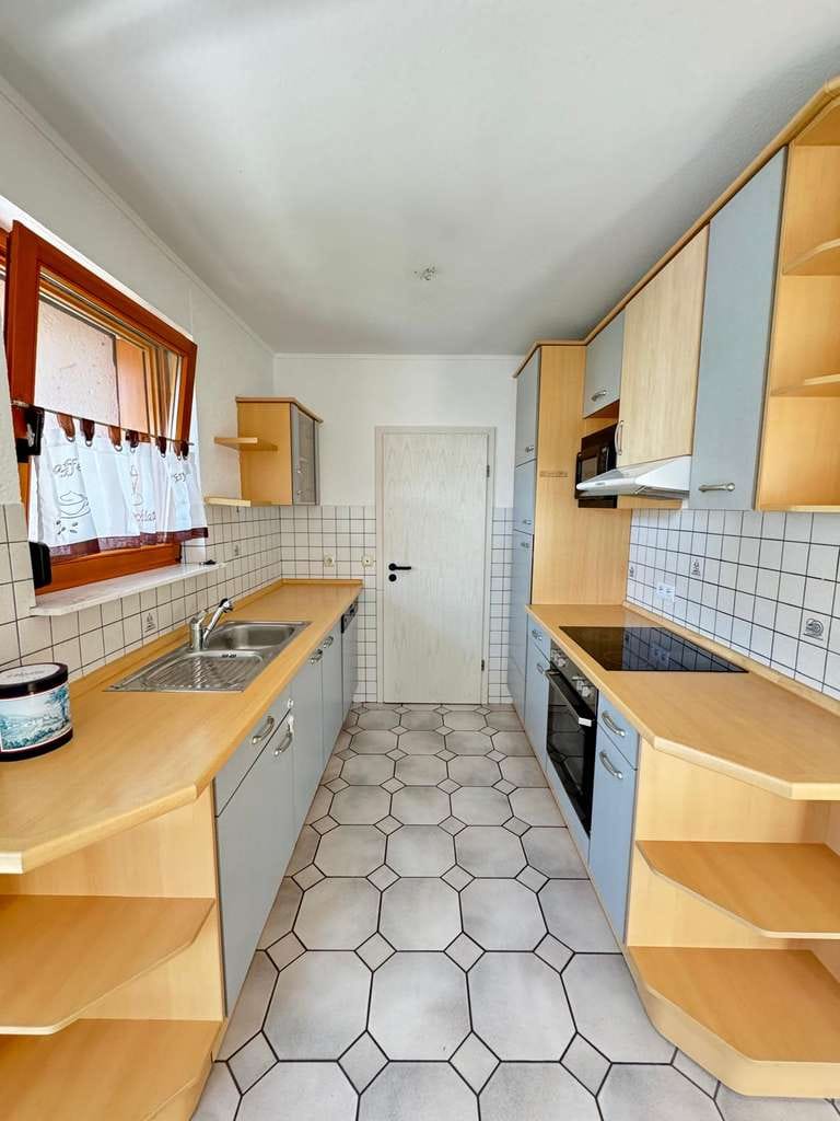 Immobilie in Idstein - Stilvolle, gepflegte 4-Zimmer-Dachgeschosswohnung mit Einbauküche in Idstein - Bild 2