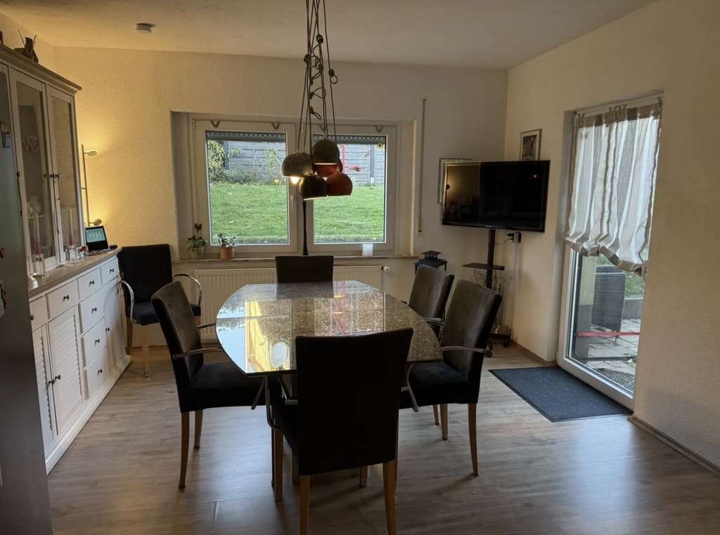 Immobilie in Gladenbach - Modernisiertes EFH mit Einliegerwohnung & PV | frei 225 m2 - Bild 2