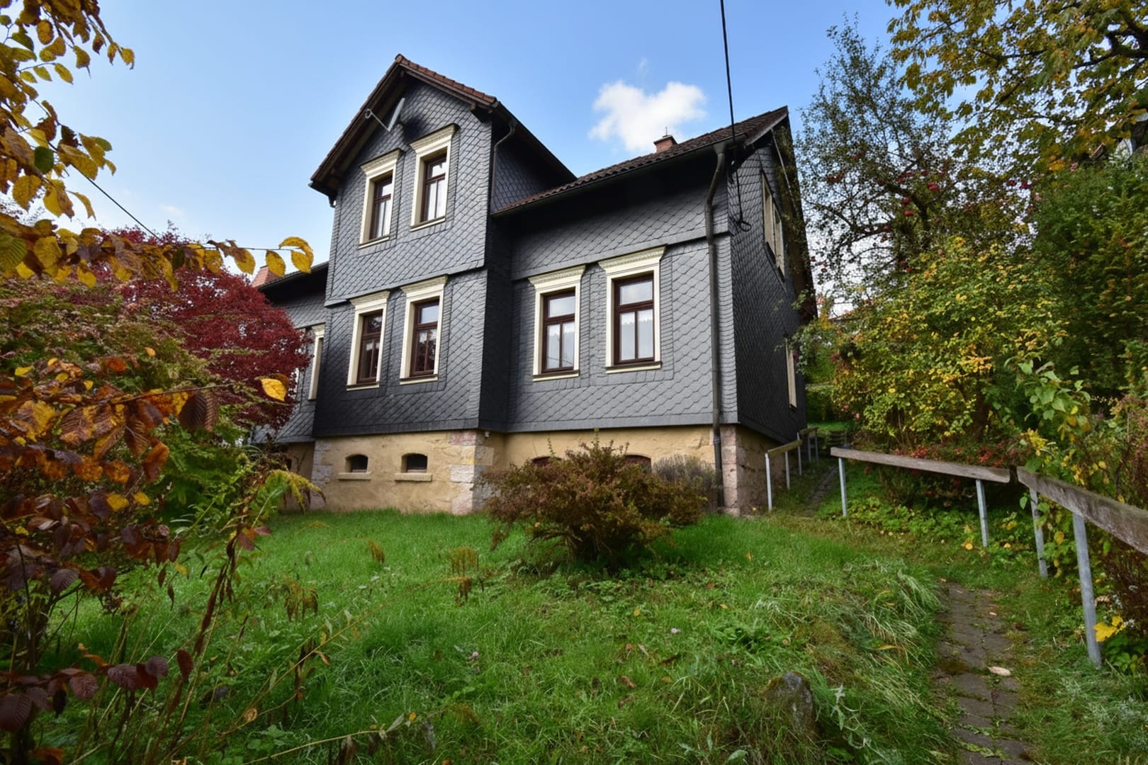 Immobilie in Suhl - Freistehendes Ein- bis Zweifamilienhaus - Bild 0