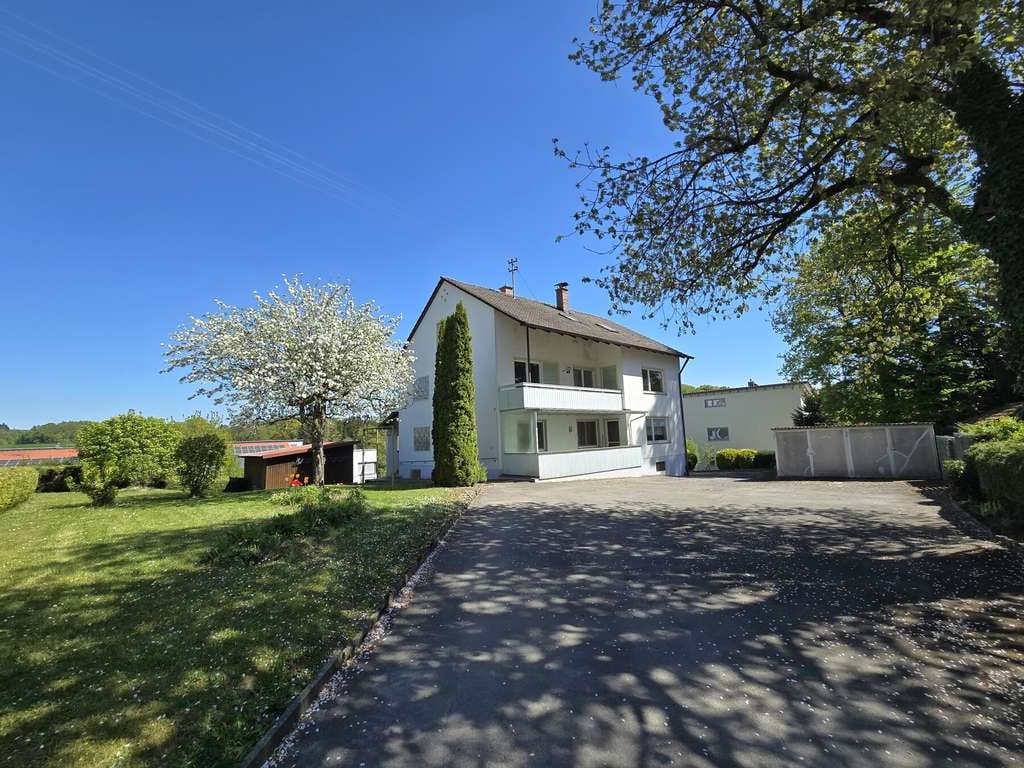 Immobilie in Krumbach (Schwaben) - Krumbach/Schwaben: Leerstehendes Zwei- bzw. 3-Fam.-Haus mit Entwicklungspotenzial! - Bild 0