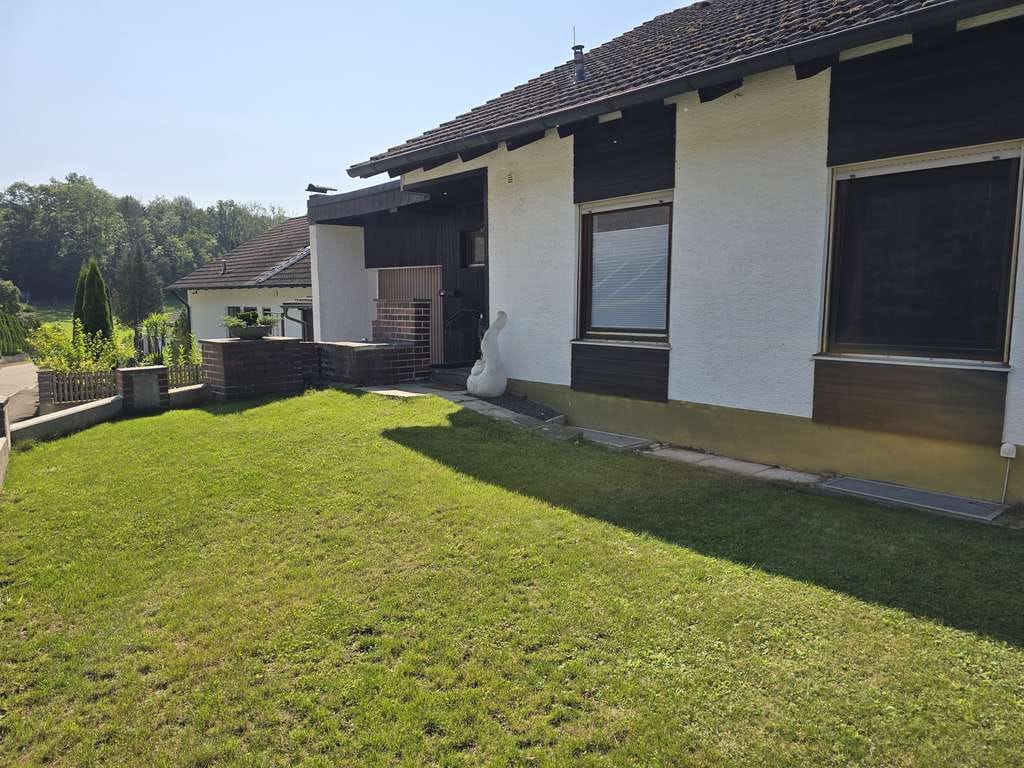 Immobilie in Moosburg - Gemütliche DHH mit Garten und Garage in ländlicher Lage - Bild 1