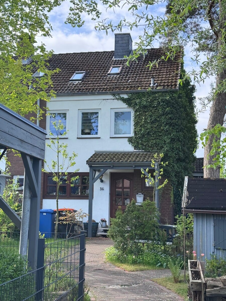 Immobilie in Bad Bramstedt - Gepflegtes Reihenendhaus mit 5 Zimmern, Terrasse & Vollkeller – vermietet (NKM 1.019 €) - Bild 0