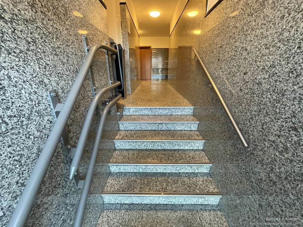 Immobilie in Schwabach - Vermietete 3-Zimmer-Wohnung 
mit Balkon und Garage 
inkl. Traumblick auf Schwabach - Bild 3