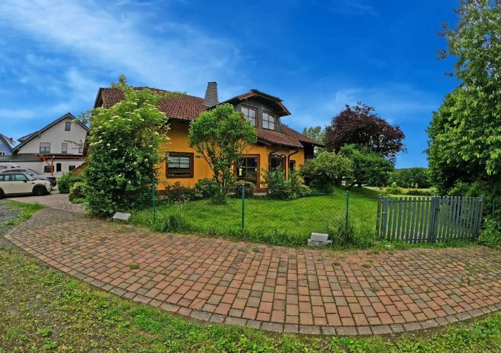 Immobilie in Asbach - Stilvolle Landhaus-Villa mit unverbaubarem Panoramablick & attraktiver Mieteinnahme von 2 ELW - Bild 2