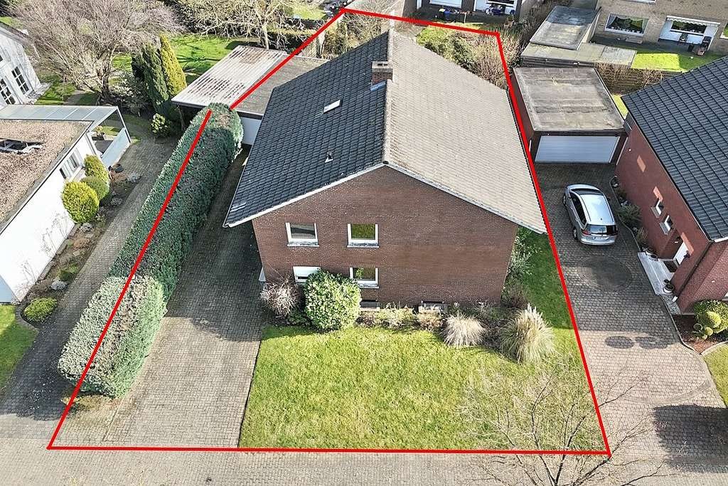 Immobilie in Dülmen - Dülmen: Großes Einfamilienhaus mit großer Garage und Vollkeller provisionsfrei zu verkaufen! - Bild 1