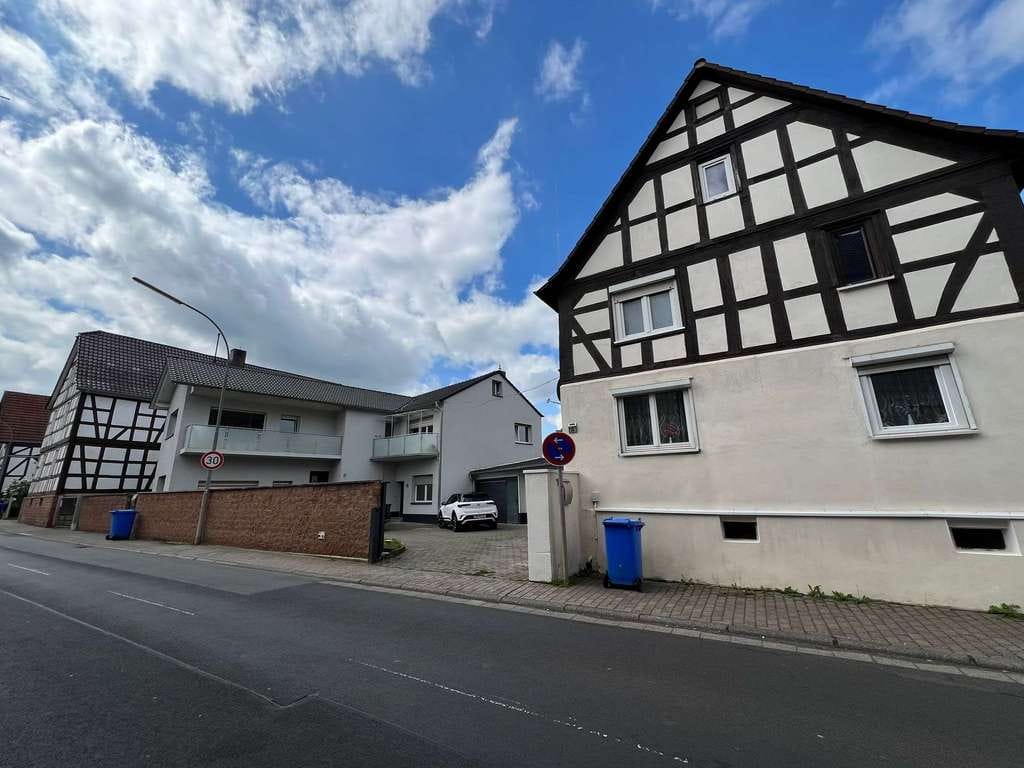 Immobilie in Hasselroth - ZWEI Häuser mit DREI Wohneinheiten in zentraler Ortslage – zum Preis von EINEM! - Bild 0