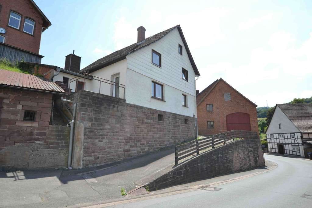 Immobilie in Bodenwerder - Einfamilienhaus mit Scheune und Weserblick in 37619 Rühle - Bild 1