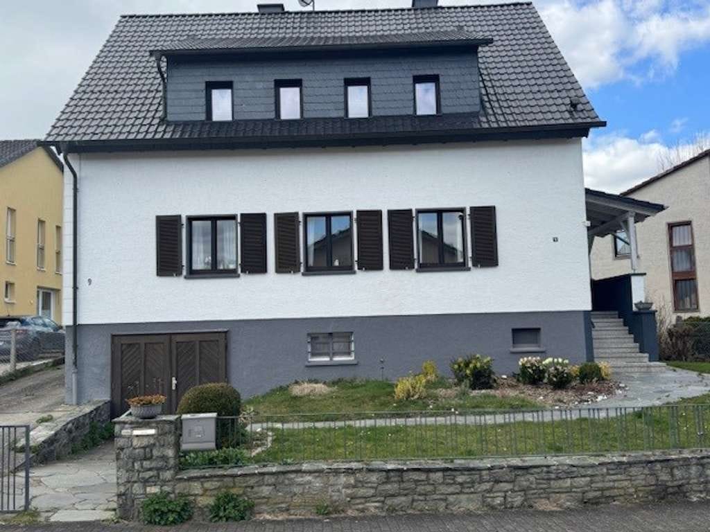 Immobilie in Grünberg - Einfamilienhaus in ruhiger & dennoch zentraler Lage auf großem Grundstück - Ihr neues zu Hause! - Bild 1