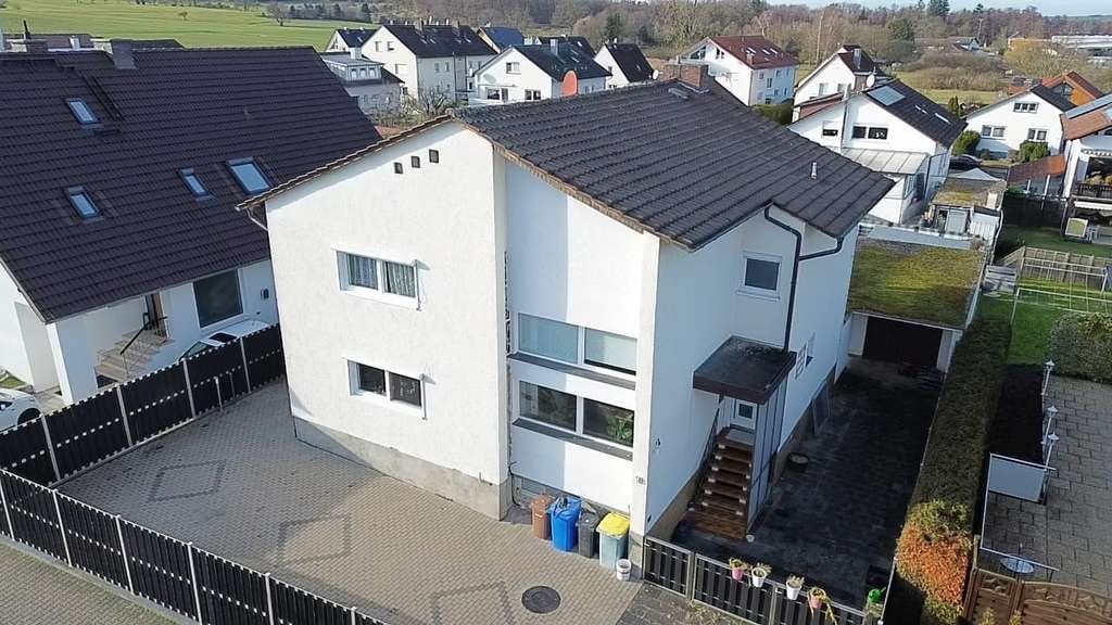 Immobilie in Hasselroth - charmantes Zweifamilienhaus - Entspanntes Wohnen im Herzen von Hasselroth - Bild 0