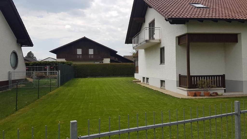 Immobilie in Wallersdorf - Freistehendes Einfamilienhaus mit Einliegerwohnung - Bild 2