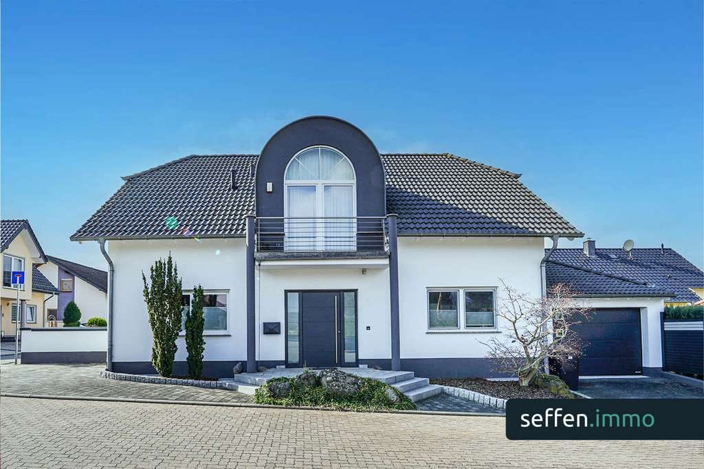 Immobilie in Plaidt - *WOHNTRAUM* Hochwertiges Architektenhaus mit ELW, Garage, Pool, großer Terrasse & Wellness-Spa! - Bild 0
