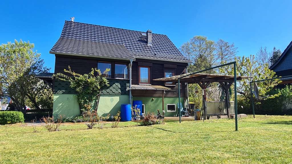 Immobilie in Golßen - Einfamilienhaus in Golßen mit großem Potenzial – ruhige Lage, Keller & Tiefgarage inklusive - Bild 0