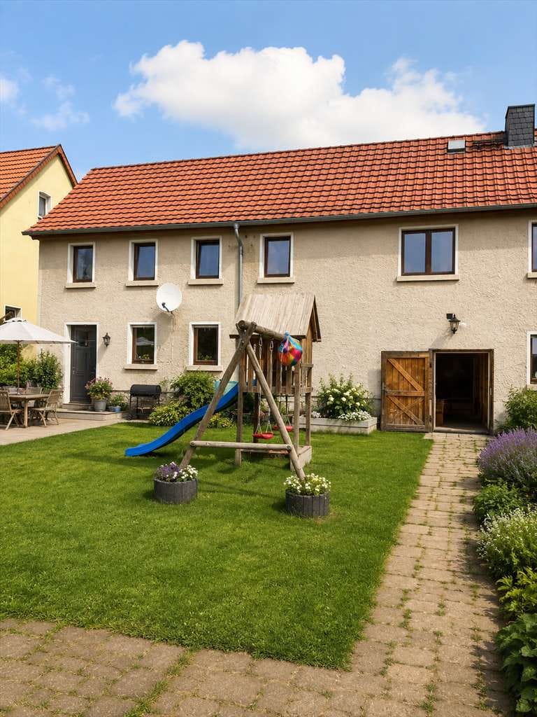 Immobilie in Allstedt - Großzügiges 1–2 Familienhaus mit weitläufigem Grundstück in Holdenstedt - Bild 0