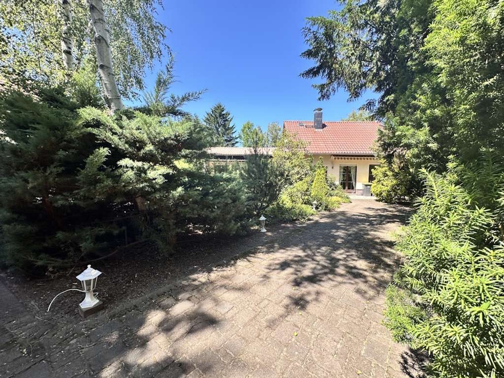 Immobilie in Brieselang - Massives Einfamilienhaus mit Einliegerwohnung auf Eckgrundstück in Brieselang - Bild 1