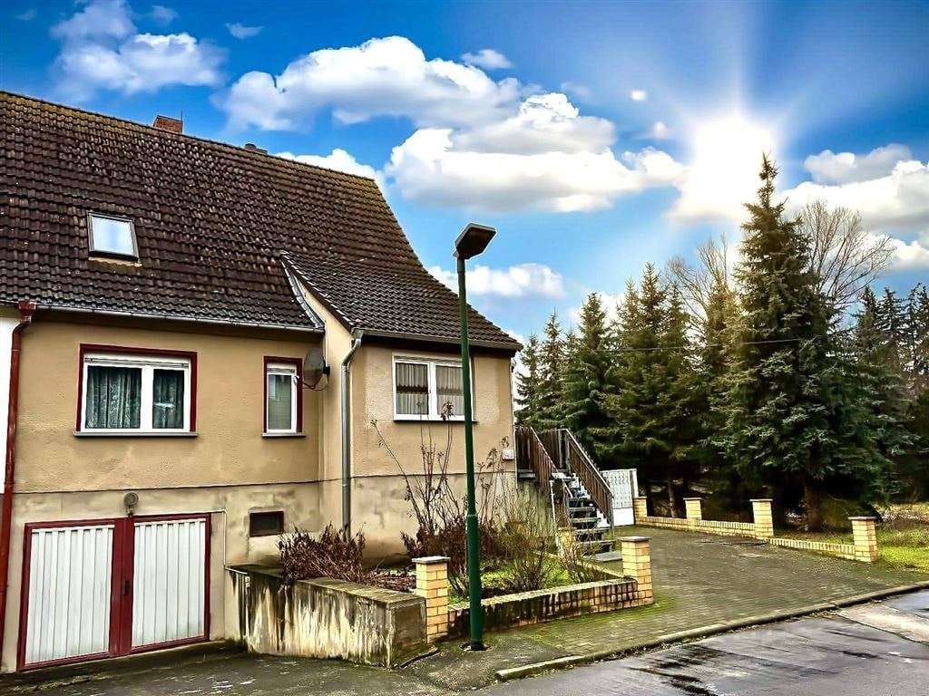 Immobilie in Reinsdorf - DHH mit Keller und Brunnen in idyllischer, dörflicher Lage mit guter Verkehrsanbindung - Bild 0