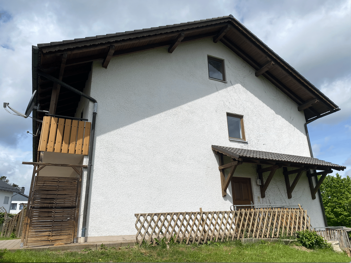 Immobilie in Taufkirchen - Großzügiges Zweifamilienhaus mit großem Garten in ruhiger, zentraler Lage von Moosen (Vils) - Bild 2