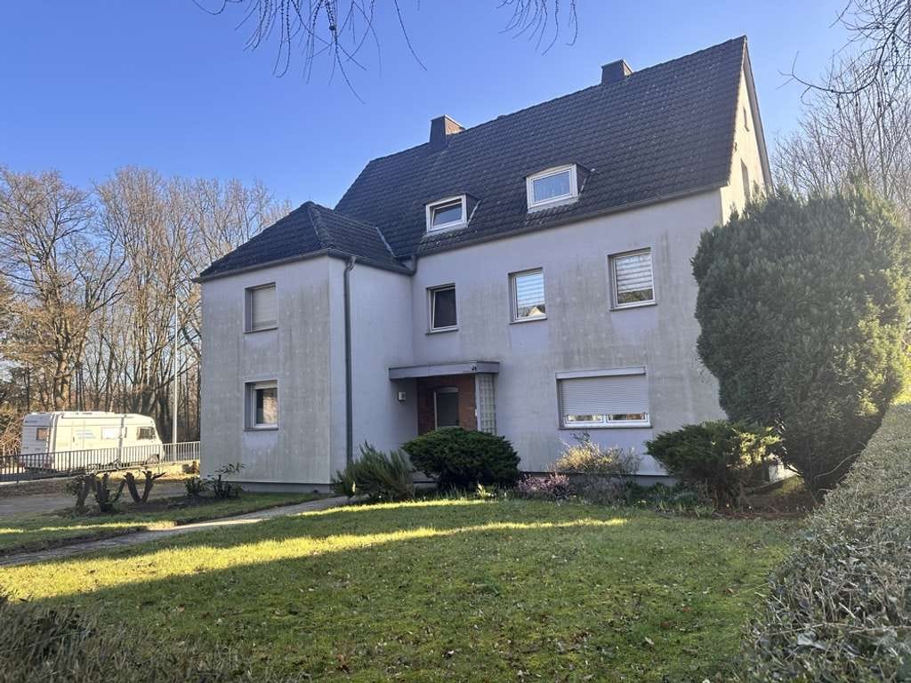 Immobilie in Gelsenkirchen - Solides Mehrfamilienhaus mit großem Grundstück im Grünzug von Gelsenkirchen-Buer - Bild 1