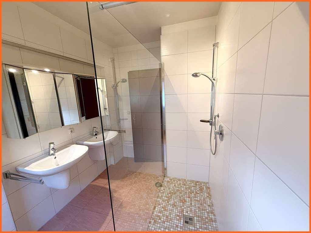 Immobilie in Gau-Bickelheim - Einfamilienhaus zum Wohlfühlen, mit Wellnessbereich und herrlichen Blick in die Weinberge. - Bild 4
