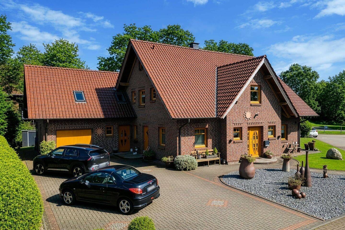 Immobilie in Zetel - Ein Zuhause für Generationen - Großzügiges Familiendomizil mit separater Wohneinheit. Obj. 9634 - Bild 1
