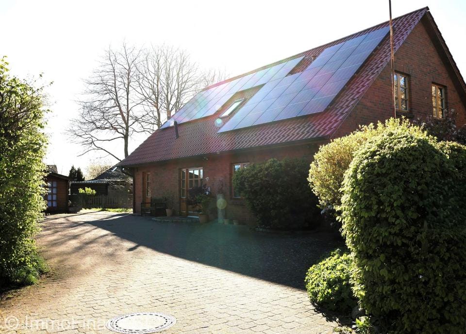 Immobilie in Eggebek - Großzügiges Wohnen in Langstedt am Treenetal – modernes Zuhause mit vielen Möglichkeiten - Bild 0
