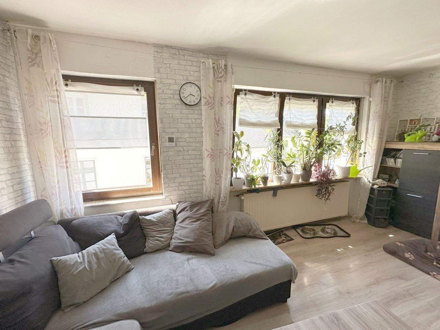 Immobilie in Riveris - Raus aus der Miete, ab ins eigene, renovierte Haus mit Einlieger-Apartment, Garten & Doppelgarage! - Bild 1
