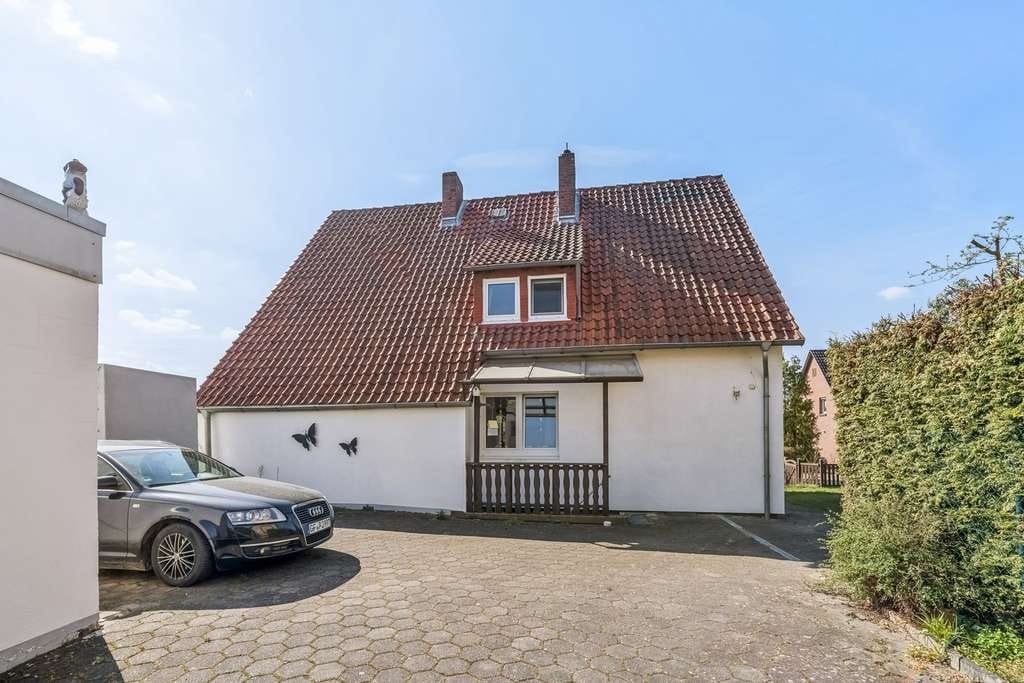 Immobilie in Osloß - Vielseitiges Einfamilienhaus mit Einliegerwohnung, Gartenidylle & Top-Anbindung - Bild 3