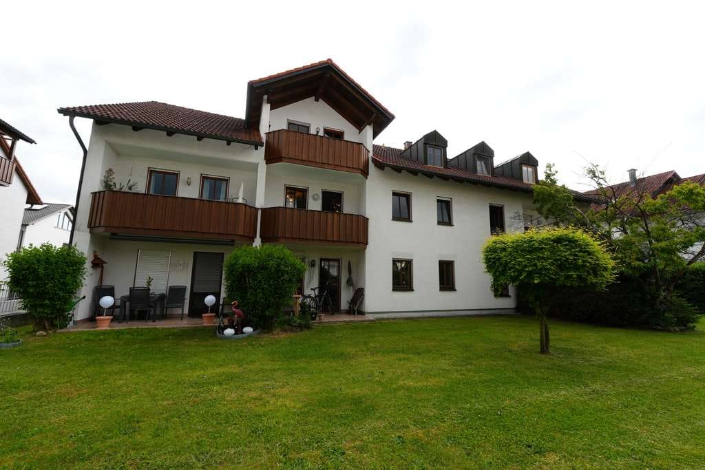 Immobilie in Kastl - schöne 2 Zi.-Erdgeschosswohnung in guter Lage mit zwei Stellplätzen und Terrasse - 795 - Bild 1