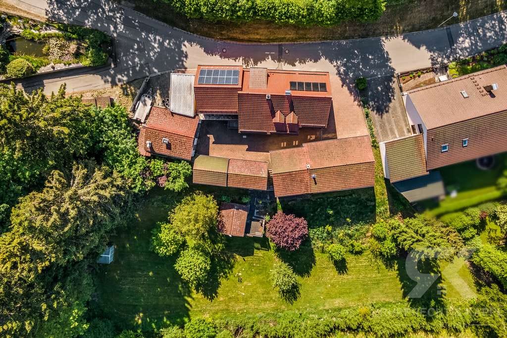 Immobilie in Teunz - Wohnen und Arbeiten: Renoviertes Einfamilienhaus mit ELW, Werkstatt, Lackiererei auf Traumgrundstück - Bild 3