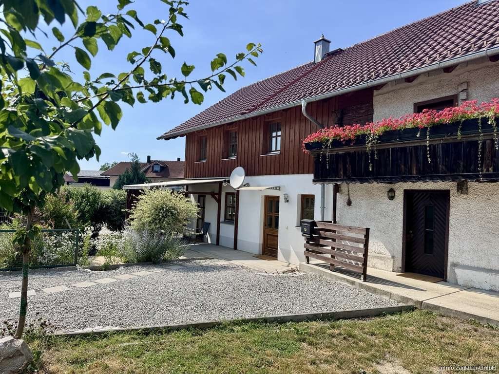 Immobilie in Stephansposching - Denkmalgeschütztes Wohnhaus mit modernem Anbau aus 2016 in Michaelsbuch - Bild 1